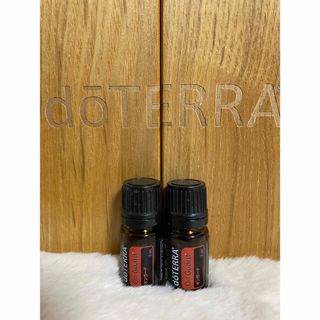 ドテラ(doTERRA)のdoTERRA ドテラ　正規品　オンガード5ml ２本(エッセンシャルオイル（精油）)