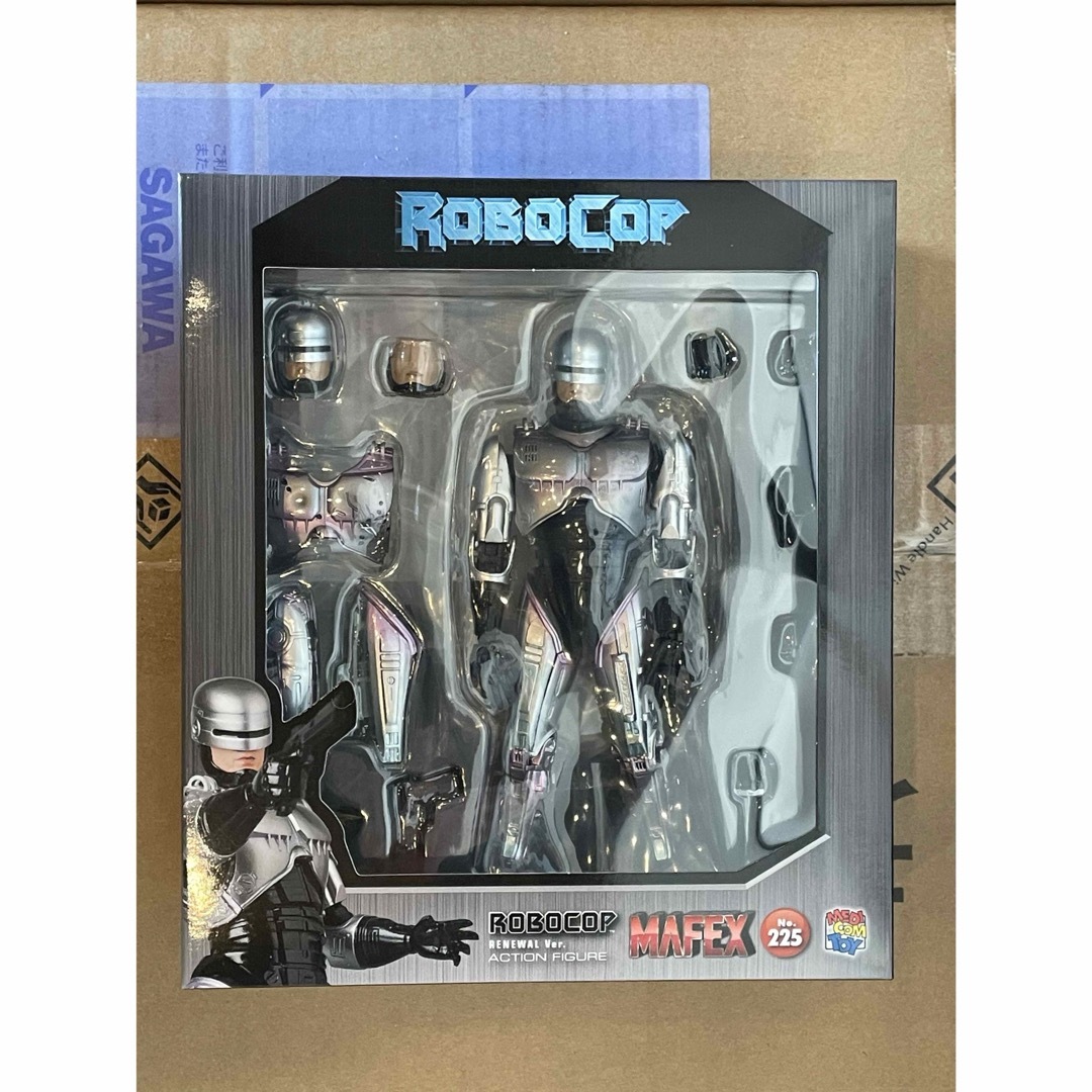 MEDICOM TOY(メディコムトイ)の新品 MAFEX ROBOCOP RENEWAL Ver. エンタメ/ホビーのフィギュア(SF/ファンタジー/ホラー)の商品写真