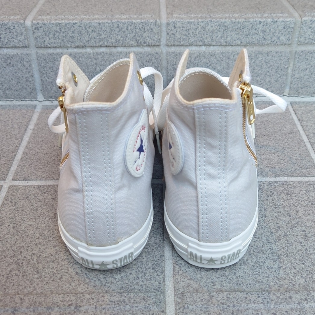 CONVERSE(コンバース)のCONVERSE キャンバス オールスター ハートパッチ 水色 ライトブルー レディースの靴/シューズ(スニーカー)の商品写真