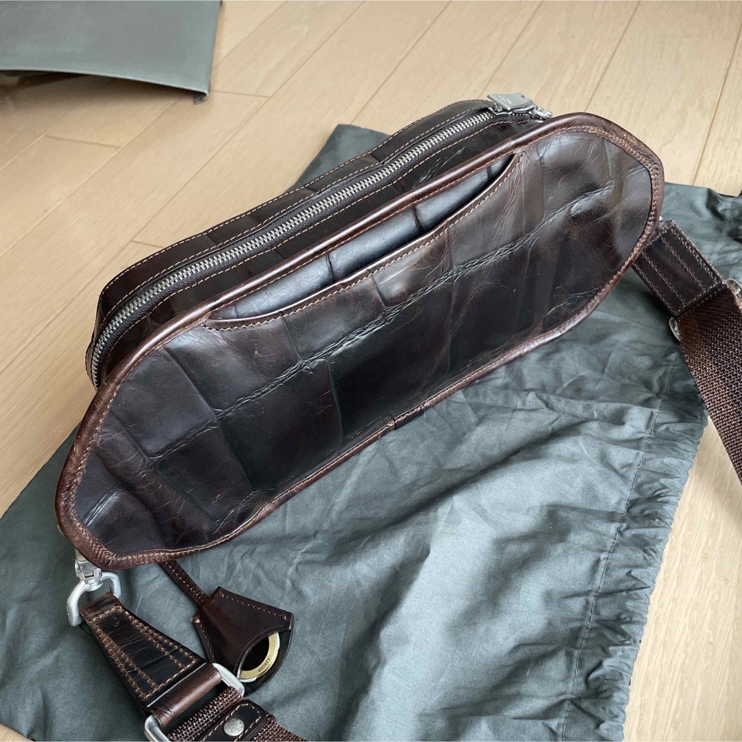 aniary - アニアリ Aniaryクロコ型押しボディバッグ11ー07000中古 aniary - アニアリ Aniaryクロコ型押しボディバッグ11ー07000中古
