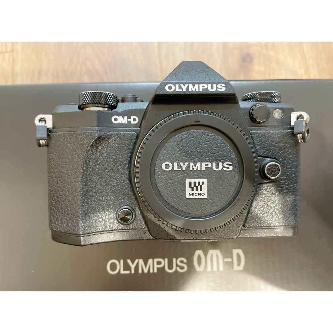 OLYMPUS(オリンパス)のオリンパス　OLYMPUS ミラーレス一眼カメラ　OM-D EM-5mark2 スマホ/家電/カメラのカメラ(ミラーレス一眼)の商品写真