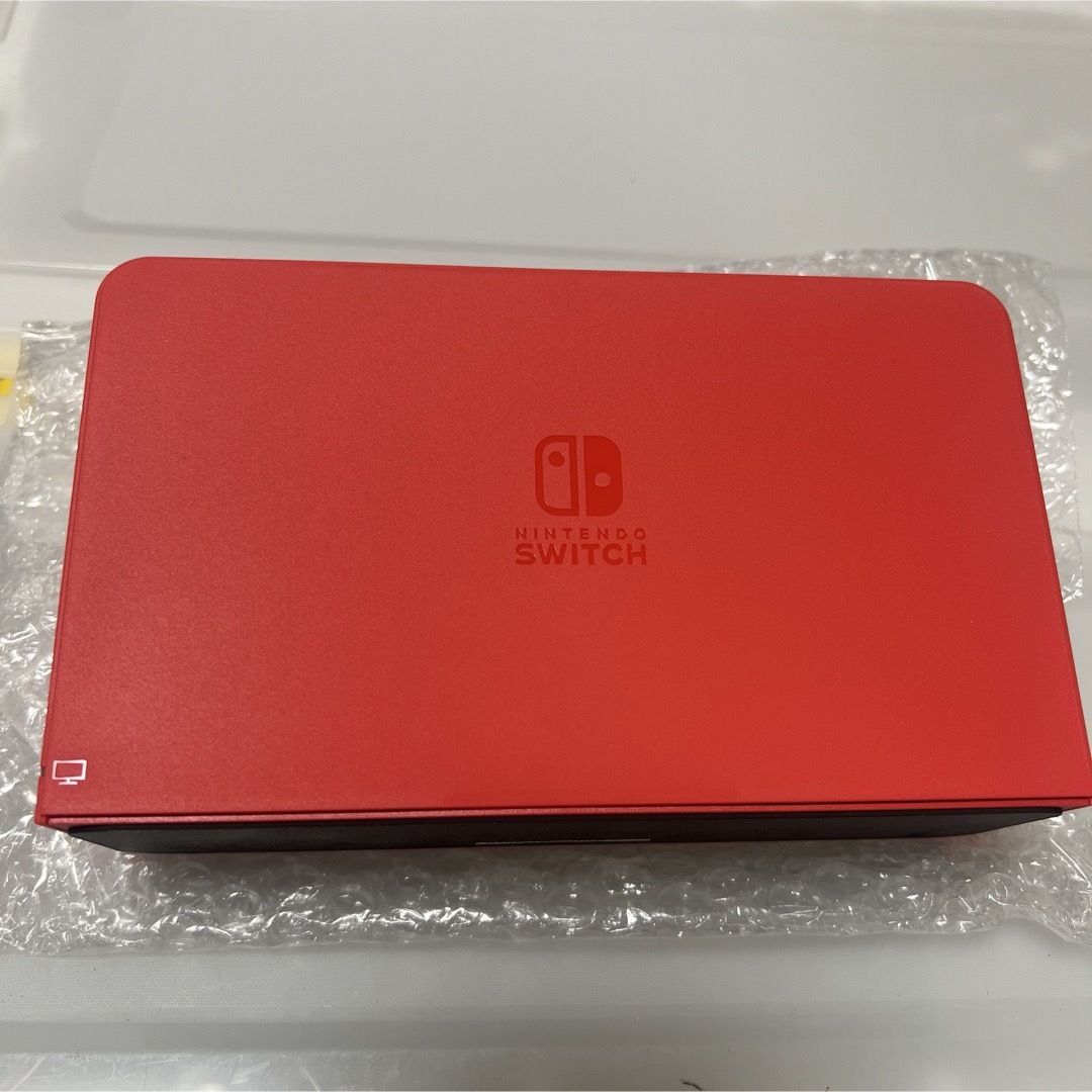 Nintendo Switch(ニンテンドースイッチ)のSwitch有機ELに付属のレッドのドッグ単品です。 マリオレッド  エンタメ/ホビーのゲームソフト/ゲーム機本体(その他)の商品写真