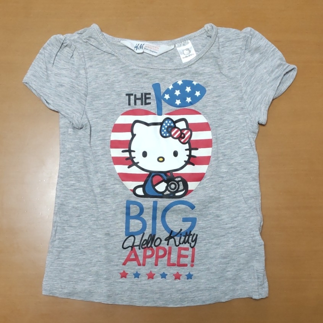 H&M(エイチアンドエム)のキティちゃん 半袖Tシャツ90〜100サイズ キッズ/ベビー/マタニティのキッズ服女の子用(90cm~)(Tシャツ/カットソー)の商品写真