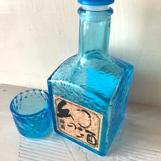 空瓶　空きボトル　青　ブルー　角瓶　日本酒(容器)