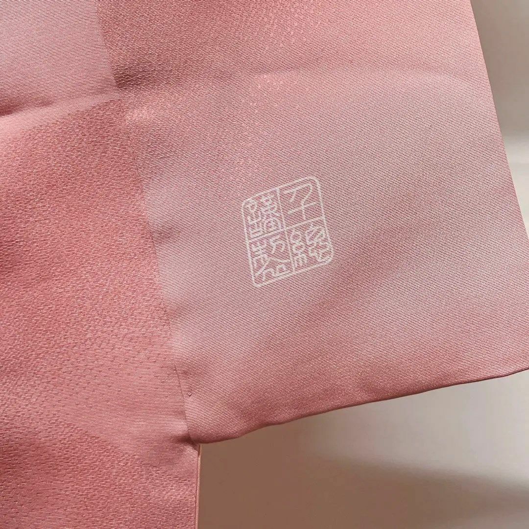 千總　落ち着きのある上品な薄ピンク色に菊花が描かれた訪問着　着物 レディースの水着/浴衣(着物)の商品写真