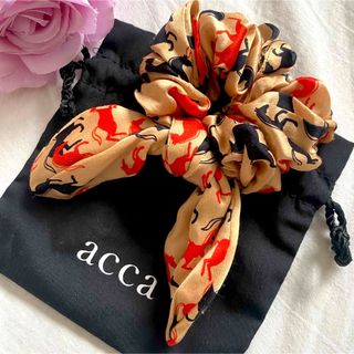 アッカ(acca)のacca ホース柄バニーシュシュ　馬　総柄　ヘアアクセサリー(ヘアゴム/シュシュ)