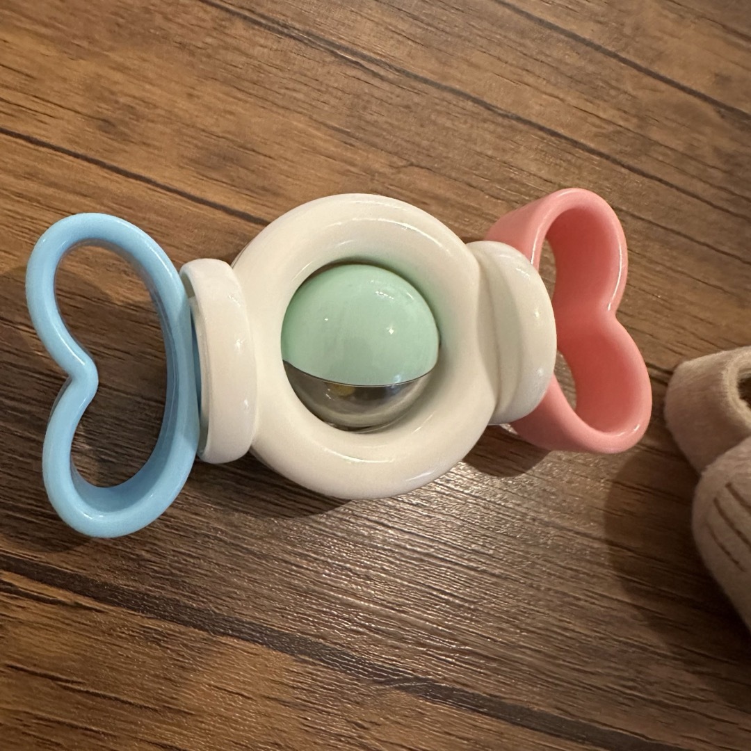 DAISO ガラガラ ラトル ベビー用品 がらがら 日本製 新生児 0歳 キッズ/ベビー/マタニティのおもちゃ(がらがら/ラトル)の商品写真