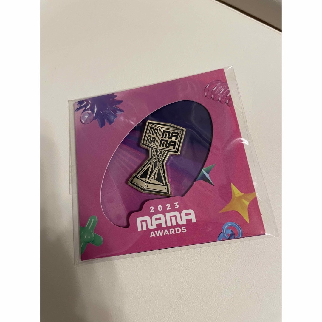 MAMA AWARDS ピンズ　GALAXY 原宿 エンタメ/ホビーのタレントグッズ(アイドルグッズ)の商品写真