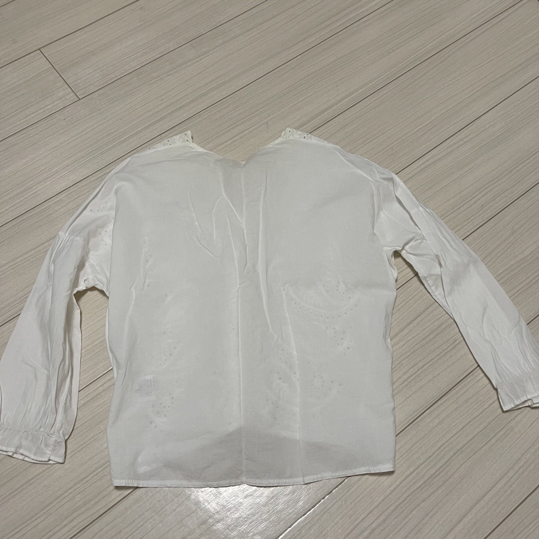 ホワイト　Vネック　ブラウス レディースのトップス(シャツ/ブラウス(長袖/七分))の商品写真