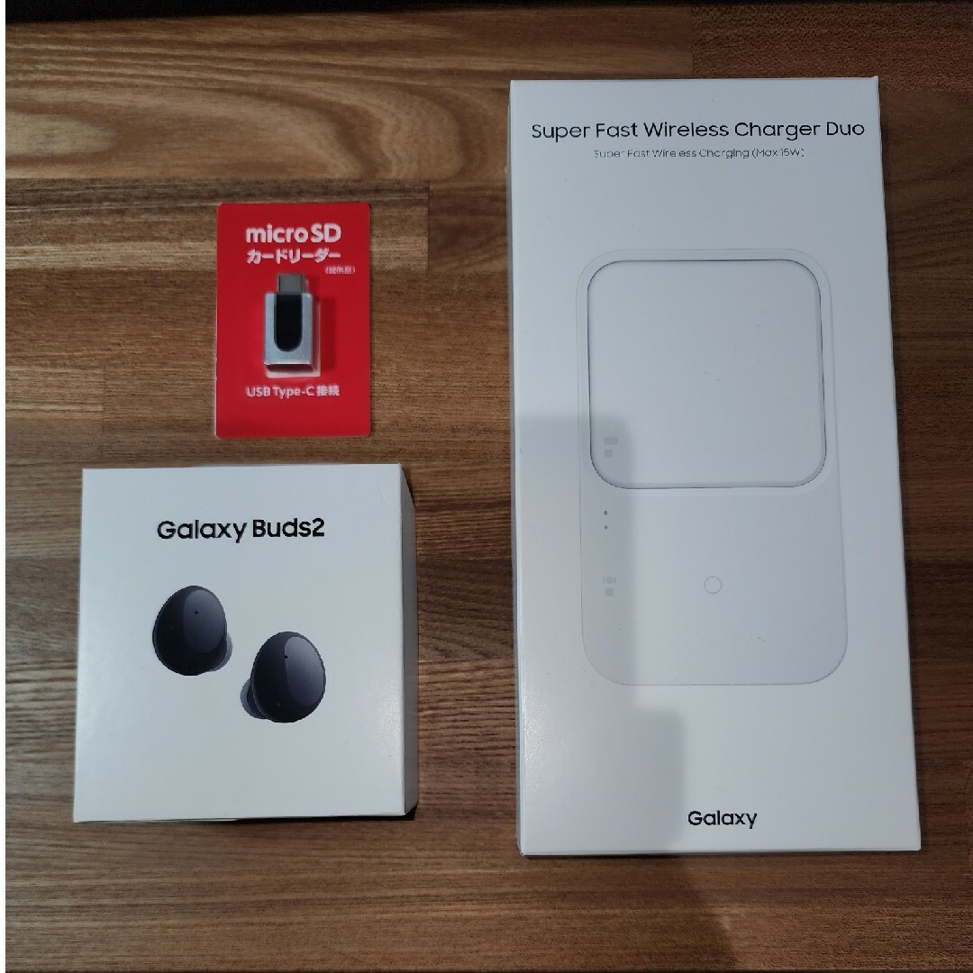 Galaxy(ギャラクシー)のGalaxy Buds2 + Wireless Charger Duo セット スマホ/家電/カメラのスマートフォン/携帯電話(その他)の商品写真