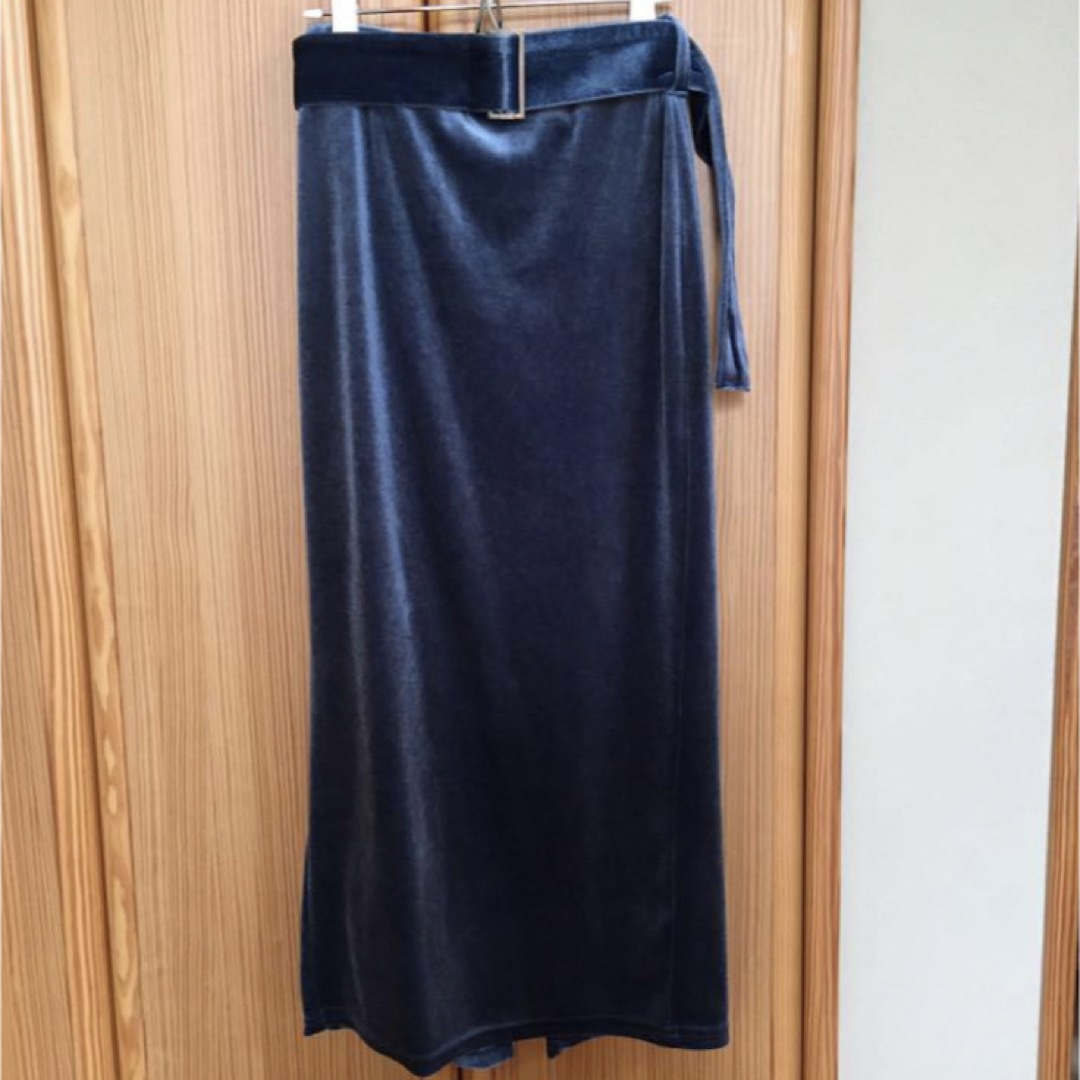 GU(ジーユー)のベロアタイトスカート レディースのスカート(ひざ丈スカート)の商品写真