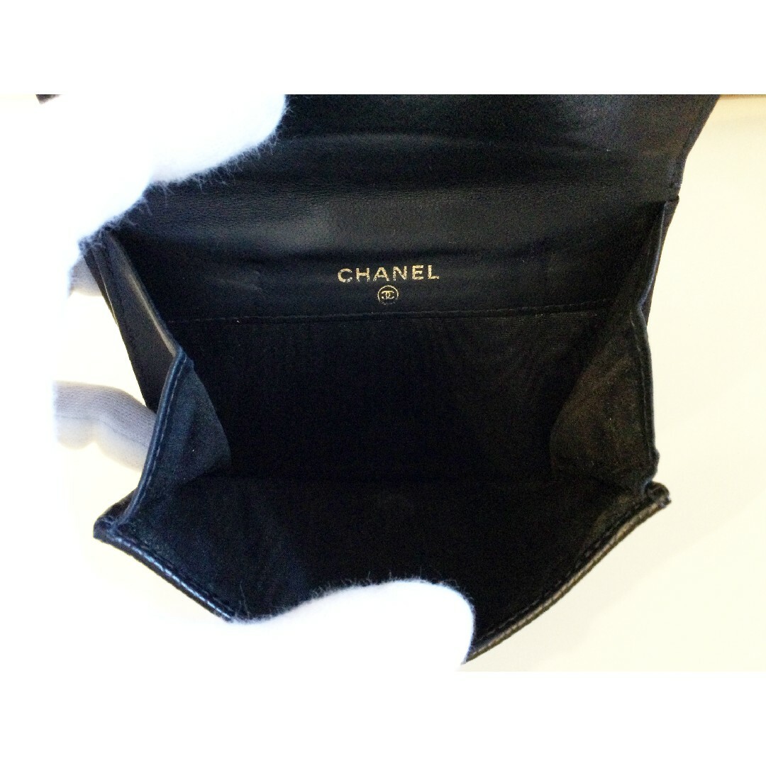 CHANEL(シャネル)の【極美品】CHANEL シャネル ココマーク キャビアスキン 二つ折り 財布 レディースのファッション小物(財布)の商品写真