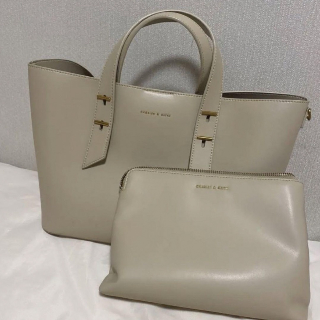 CHARLES&KEITH  ダブルハンドル スローチーバッグ レディースのバッグ(ハンドバッグ)の商品写真