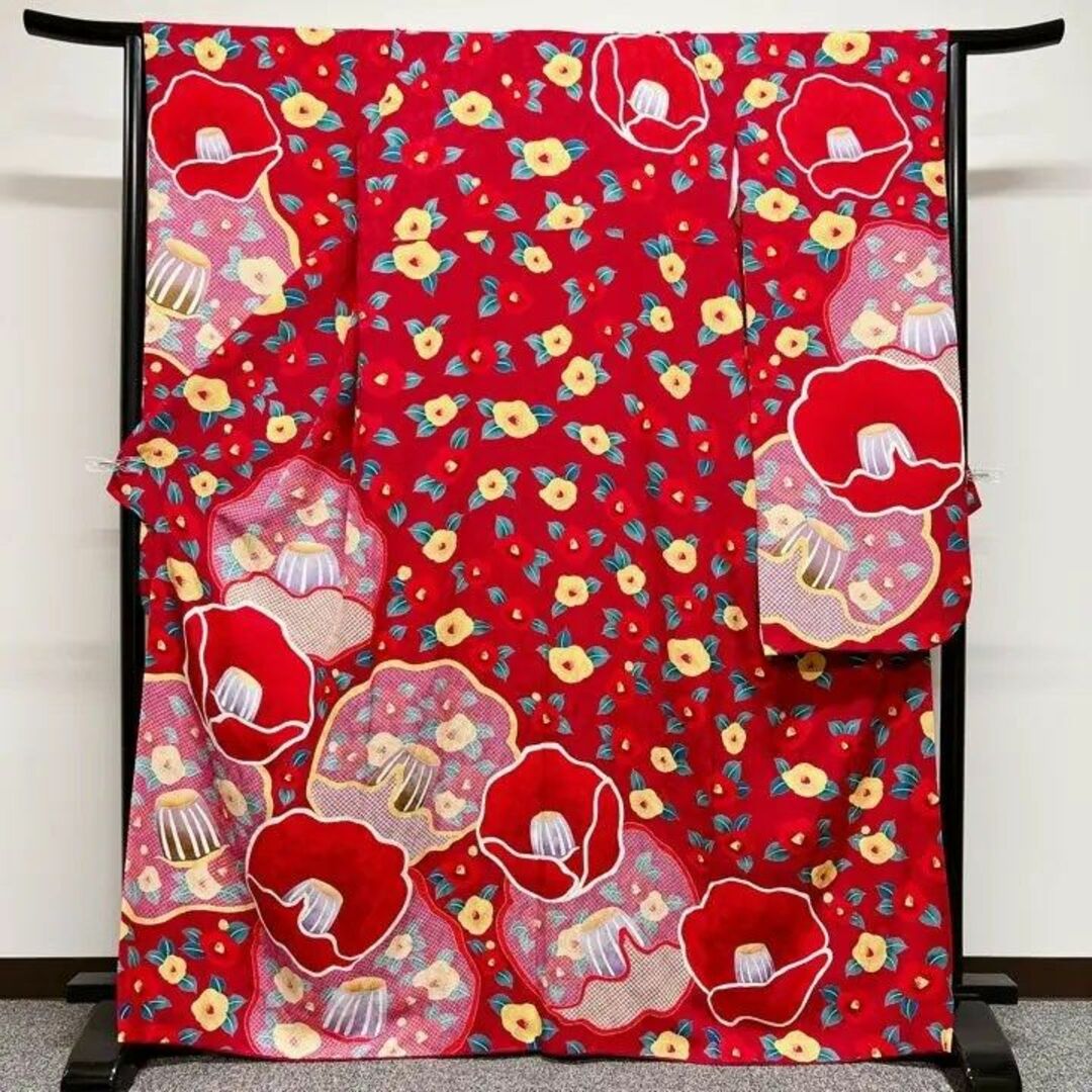 赤色地に大きな椿が描かれた振袖 着物の通販 by TSUMUGI re:KIMONO ...