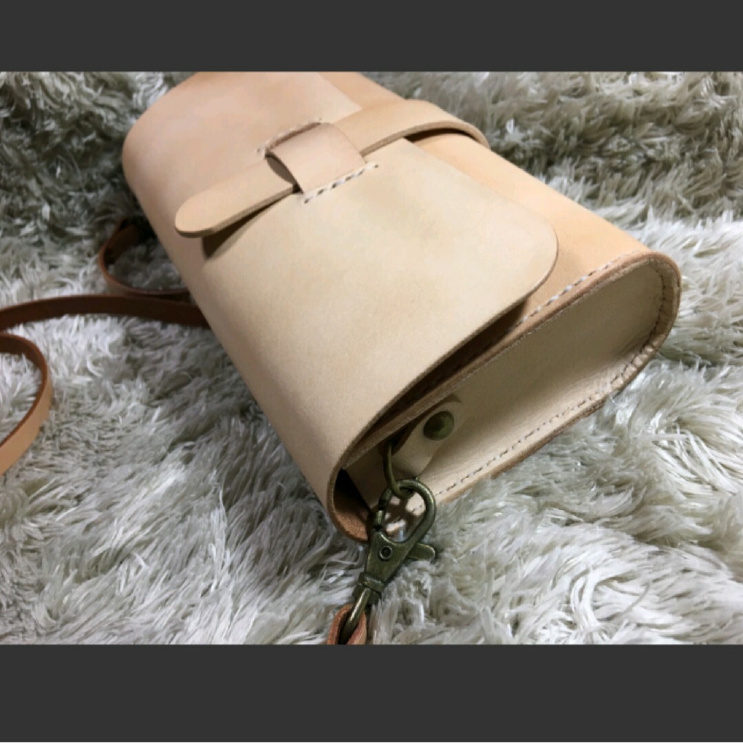 レザーショルダーバッグMiddleSizeI プレミアムナチュラル