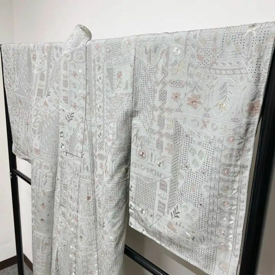 総刺繍の小紋　着物 レディースの水着/浴衣(着物)の商品写真