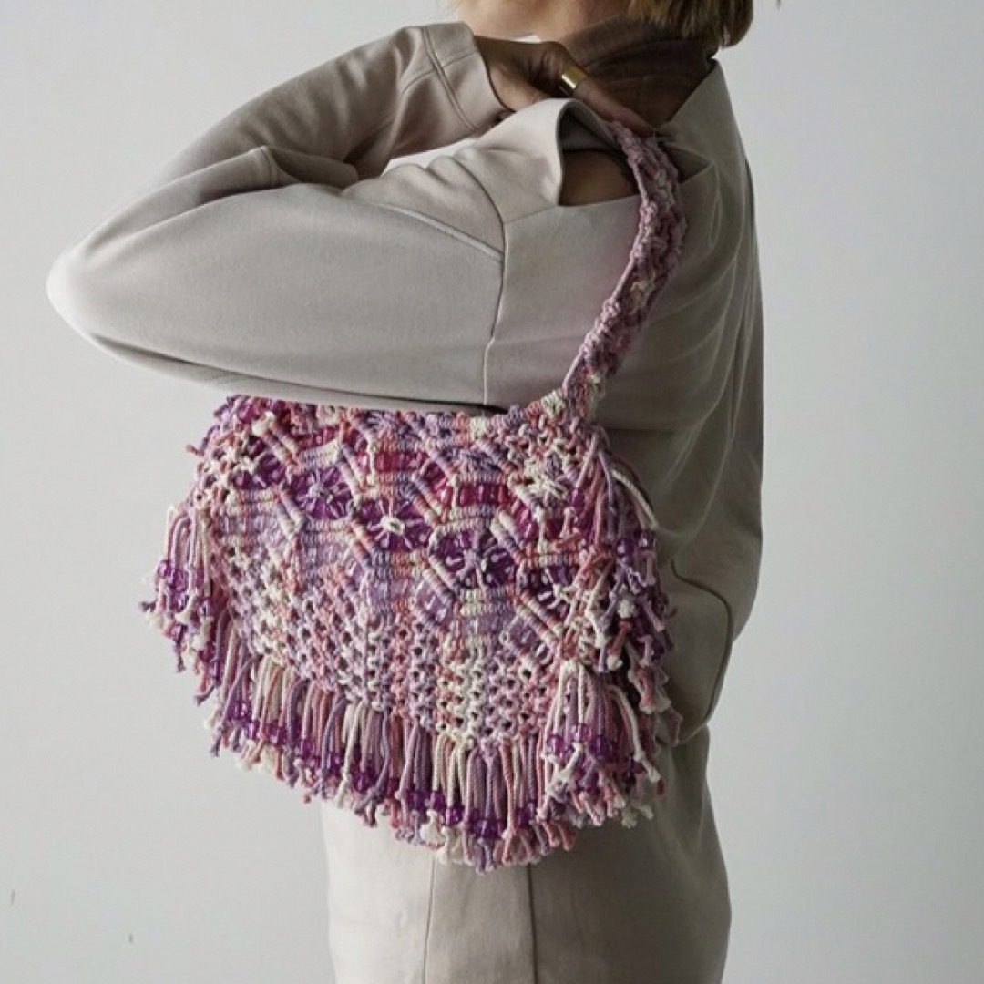 mame(マメ)のMame Kurogouchi Macrame Beaded Hand Bag レディースのバッグ(ハンドバッグ)の商品写真