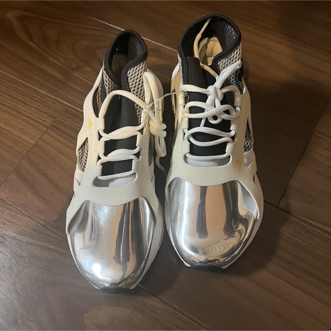 adidas by Stella McCartney(アディダスバイステラマッカートニー)の☆新品未使用☆訳あり　スニーカー　靴　レディース　スポーティ　コラボ レディースの靴/シューズ(スニーカー)の商品写真