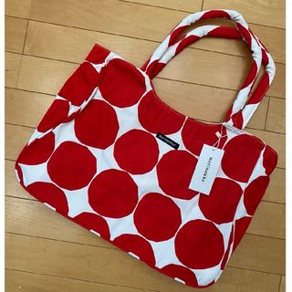 マリメッコ(marimekko)の【IL BISONTE】新品未使用 レッドの肩掛けバッグ 大きめサイズ。(ショルダーバッグ)