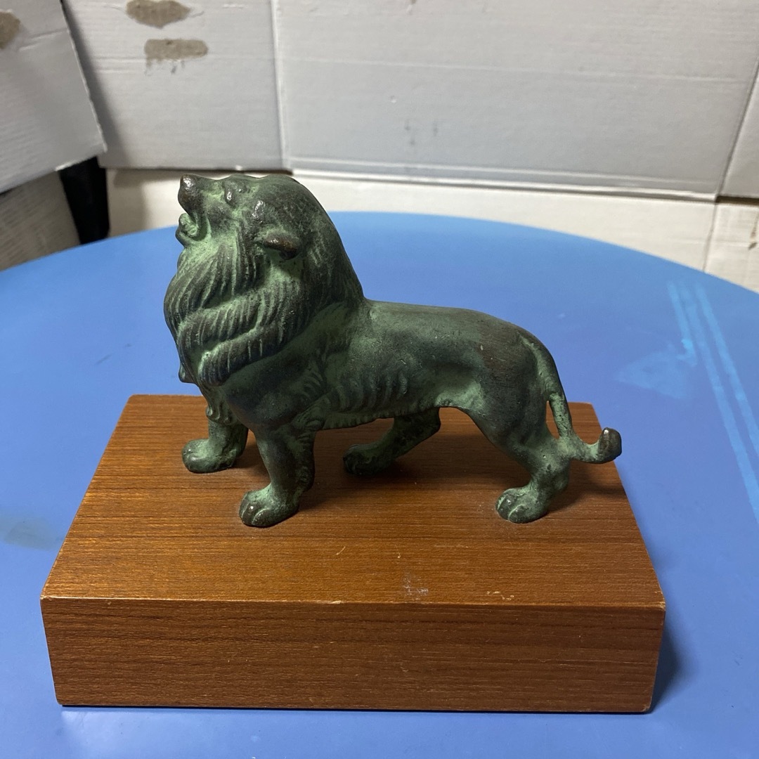 美術品/アンティーク銅製ライオンの置物
