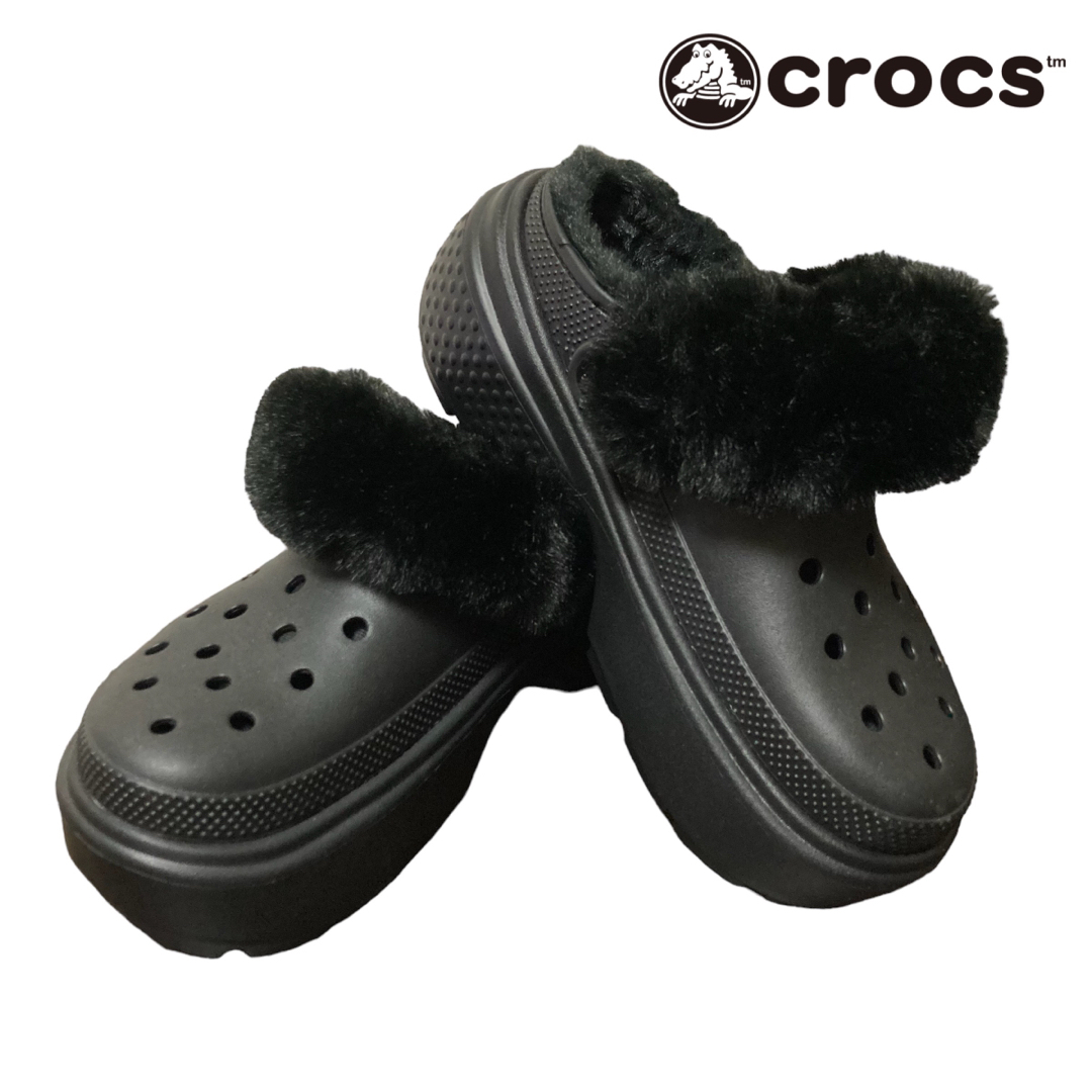 crocs(クロックス)の【新品】crocs クロックス　ストンプラインドクロッグ　厚底　ファー　ブーツ レディースの靴/シューズ(サンダル)の商品写真