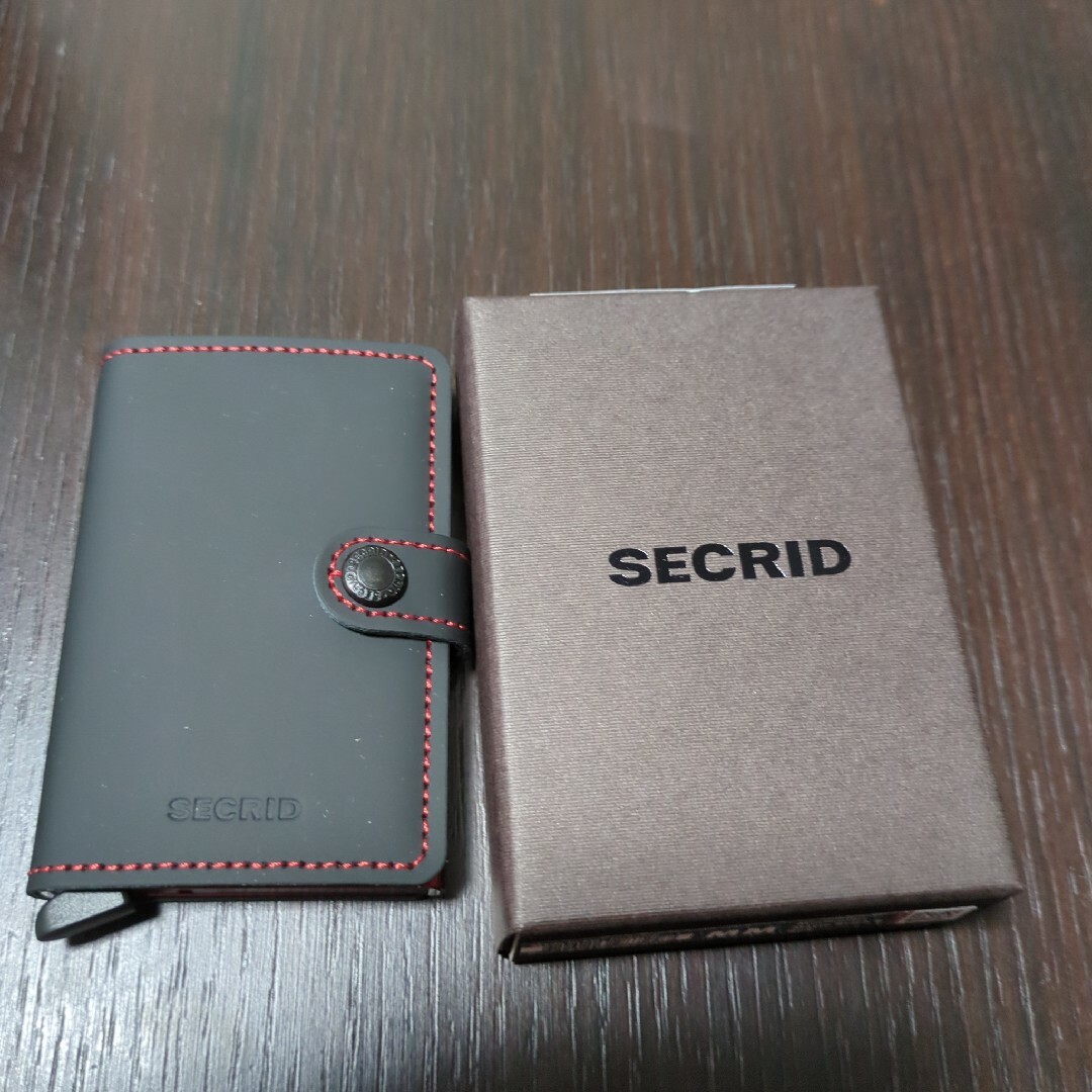 SECRID(セクリッド)の【新品・未使用】 SECRID ミニウォレット ブラック　レッド メンズのファッション小物(マネークリップ)の商品写真