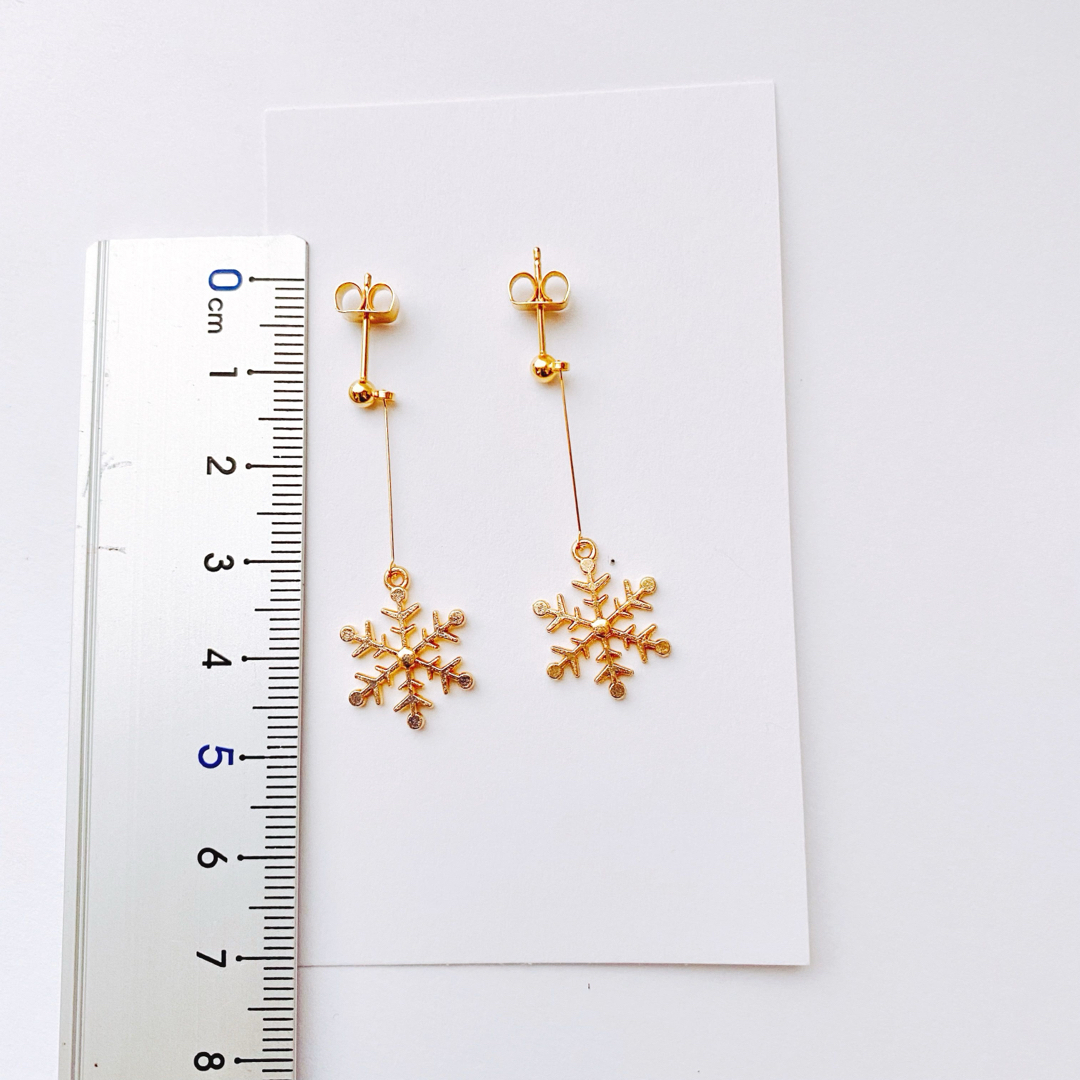 ★雪の結晶★華奢見え★上品にゆらゆら揺れる★ピアス ハンドメイドのアクセサリー(ピアス)の商品写真