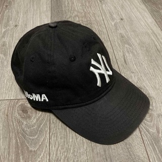 モマ(MOMA)の【Newera/ニューエラ×MoMA】ロゴキャップ /ブラック(キャップ)