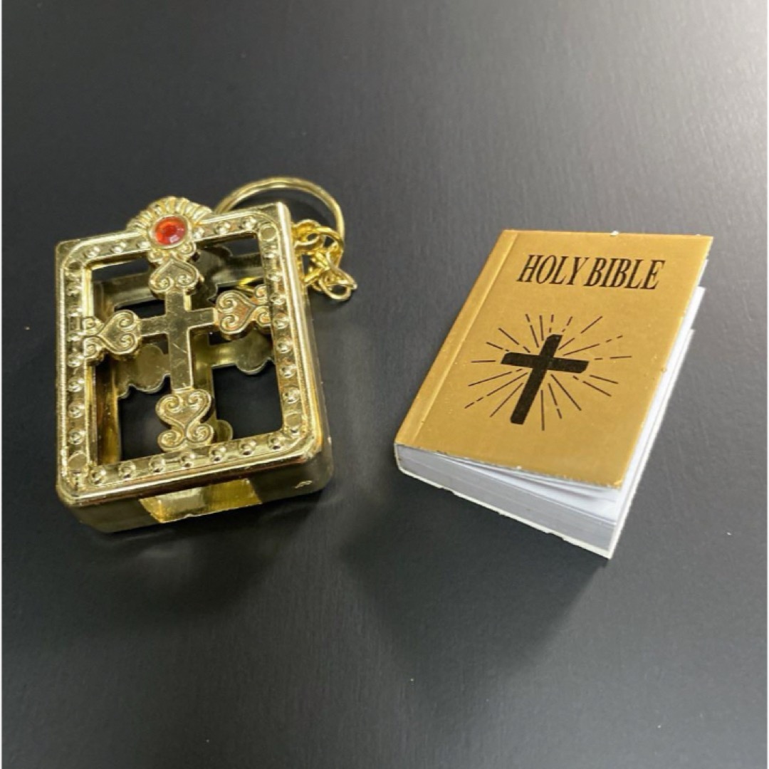 聖書 ミニチュア キーホルダー ケース付き レッド 赤 メンズのファッション小物(キーホルダー)の商品写真