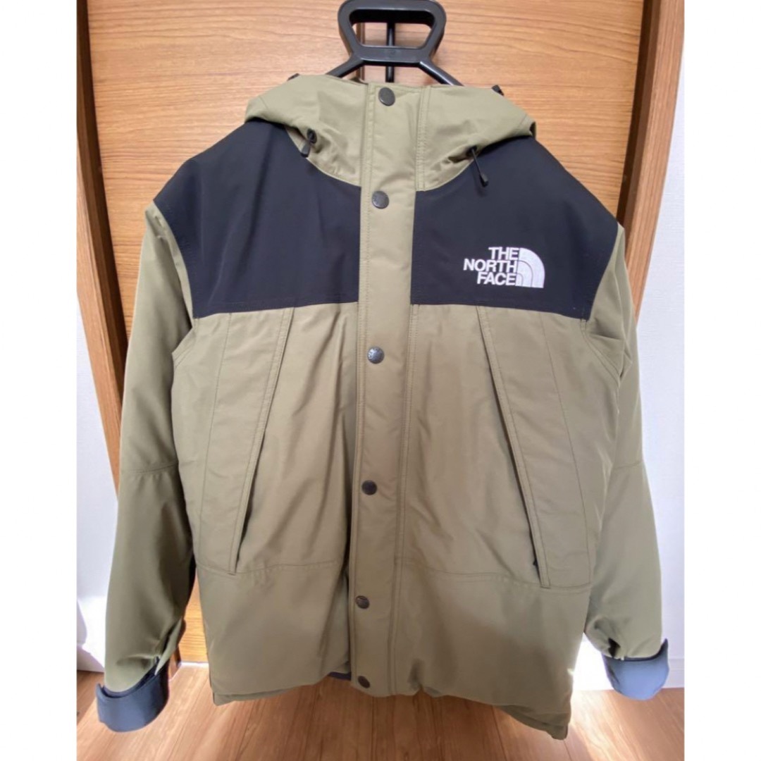 THE NORTH FACE(ザノースフェイス)のTHE NORTH FACE マウンテンダウンジャケット バーントオリーブ S メンズのジャケット/アウター(ダウンジャケット)の商品写真