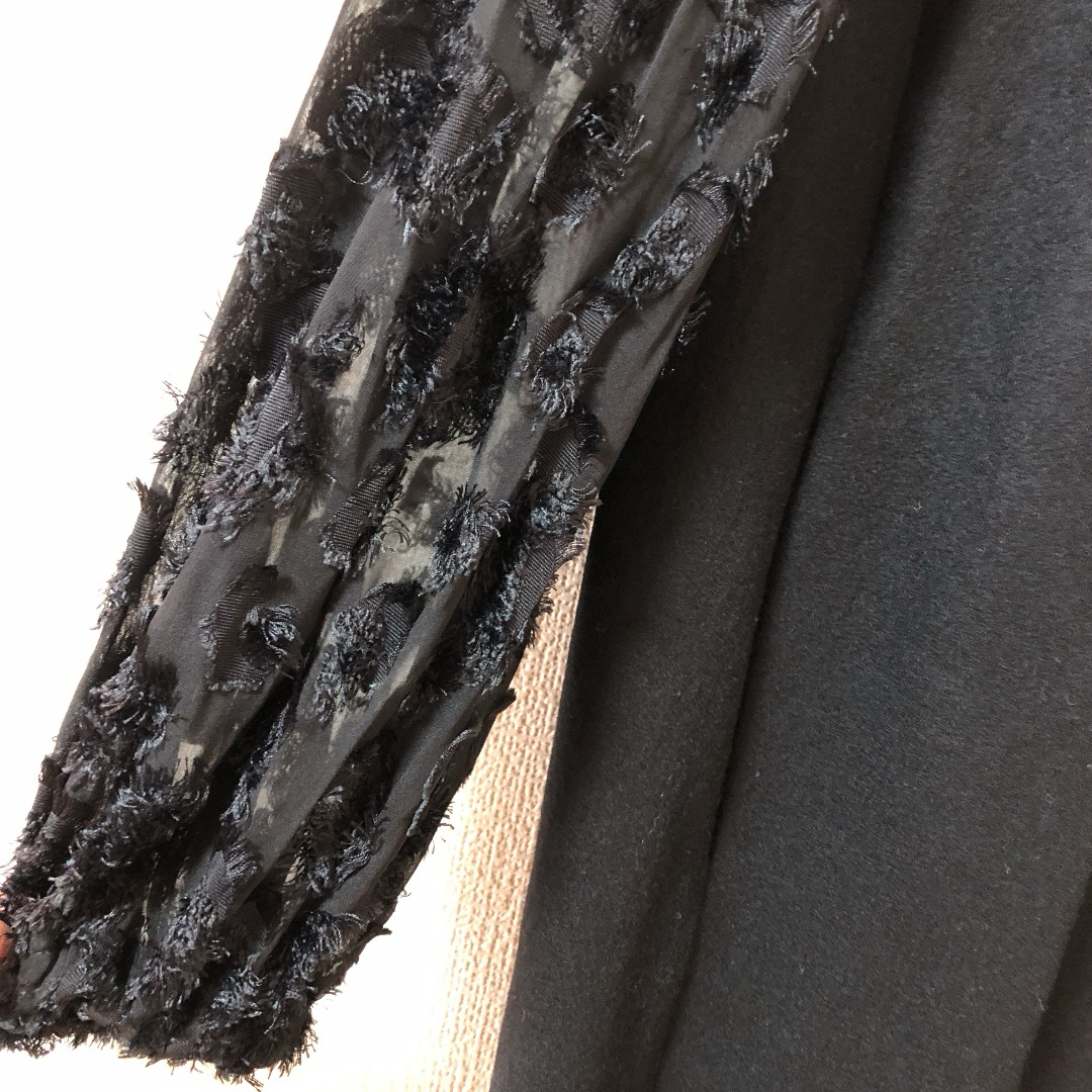 M-premier(エムプルミエ)のM-premier BLACK　袖シアーウールワンピース38 レディースのワンピース(ひざ丈ワンピース)の商品写真