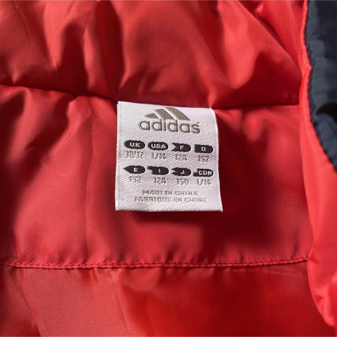 adidas(アディダス)のadidas 中綿ベスト 150 スリーライン　アディダス　キッズベスト キッズ/ベビー/マタニティのキッズ服女の子用(90cm~)(ジャケット/上着)の商品写真