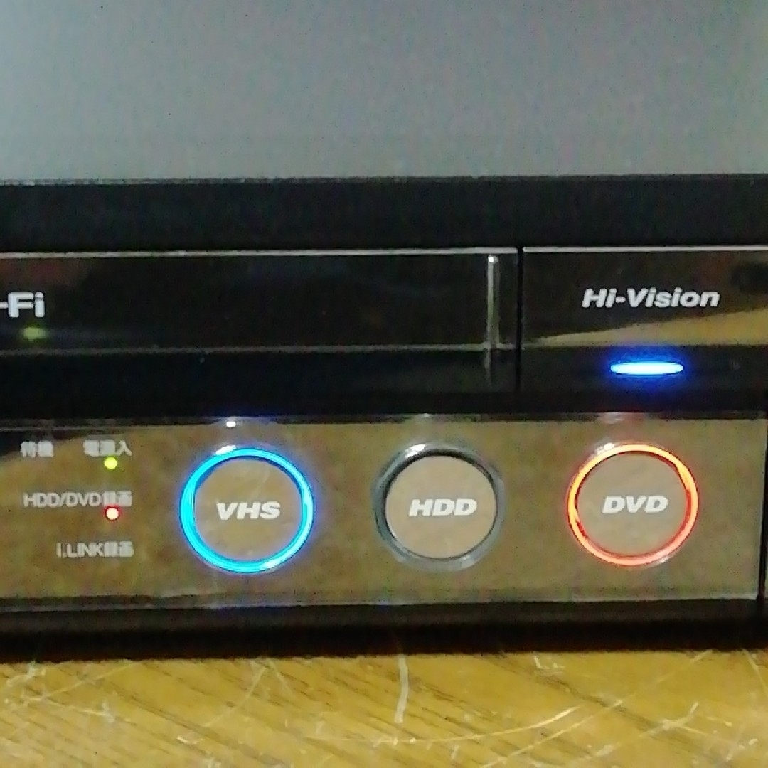 AQUOS(アクオス)の(訳あり)SHARP HDD/DVD/VHSレコーダー【DV-ACV52】 スマホ/家電/カメラのテレビ/映像機器(DVDレコーダー)の商品写真