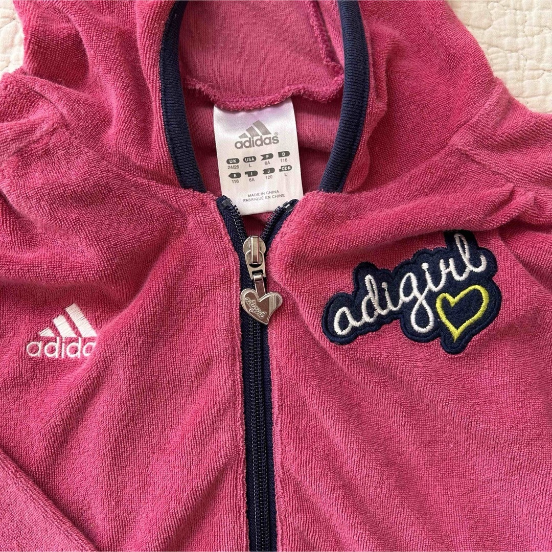 adidas(アディダス)の120 adigirl パイルパーカー adidas アディダス キッズ/ベビー/マタニティのキッズ服女の子用(90cm~)(ジャケット/上着)の商品写真