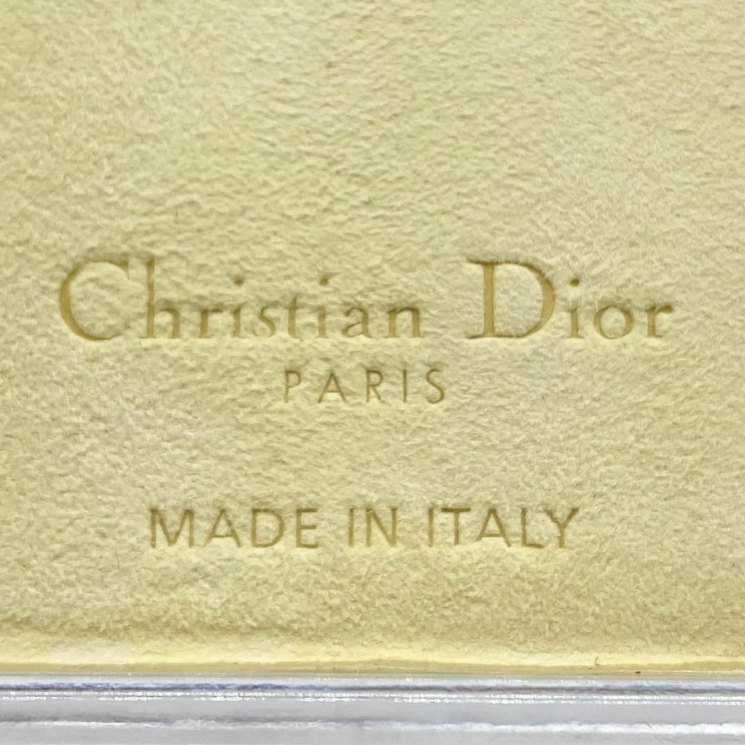 Christian Dior(クリスチャンディオール)のクリスチャンディオール iPhone12Proケース カナージュ クリーム 革 スマホ/家電/カメラのスマホアクセサリー(モバイルケース/カバー)の商品写真