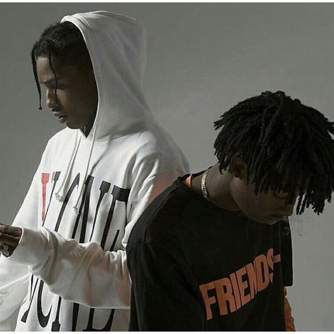 VLONE(ヴィーローン)のラスト1点⭐️VLONEパーカー < L > メンズのトップス(パーカー)の商品写真