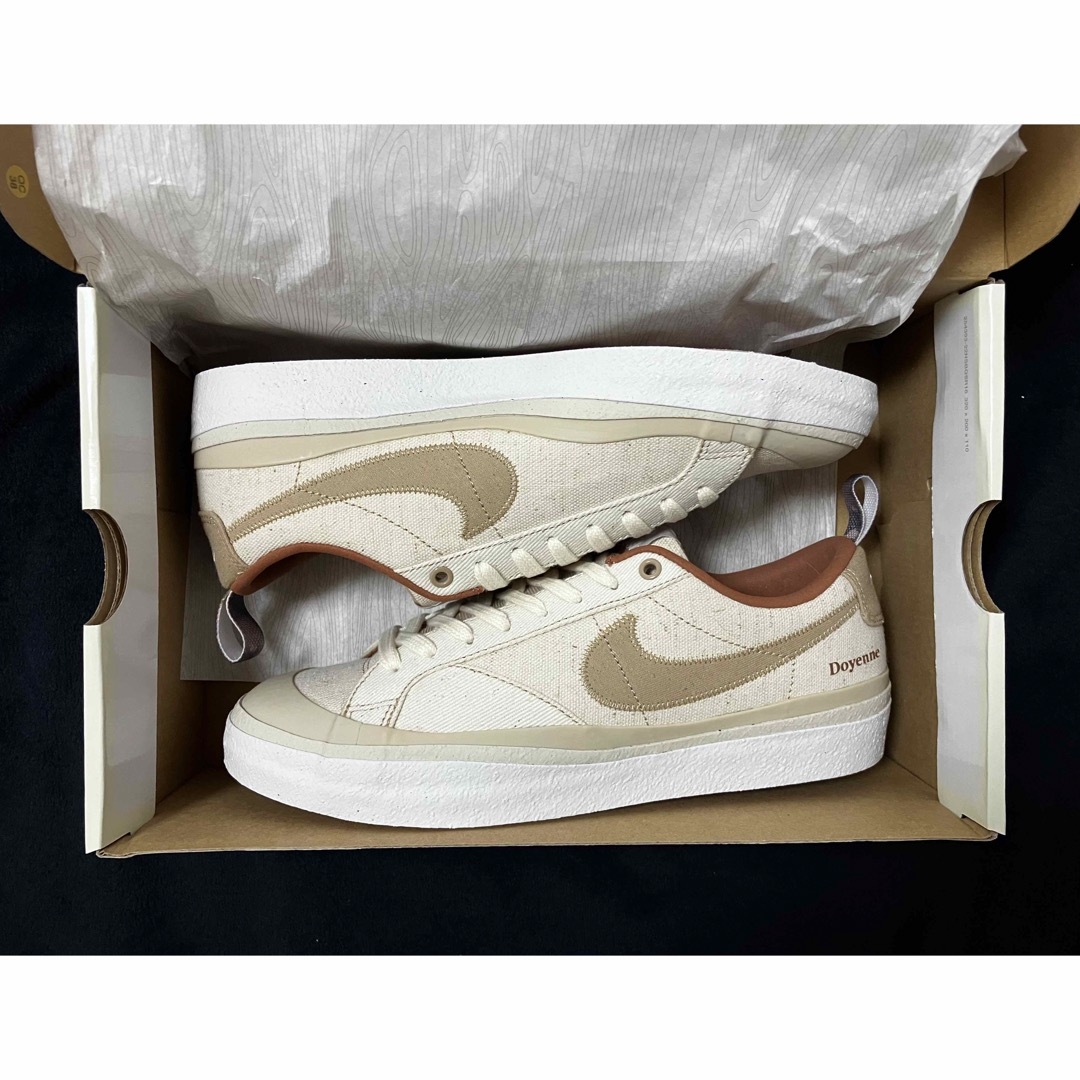 NIKE(ナイキ)のNIKE SB BLAZER LOW QS Doyenne 新品 未使用 ナイキ メンズの靴/シューズ(スニーカー)の商品写真