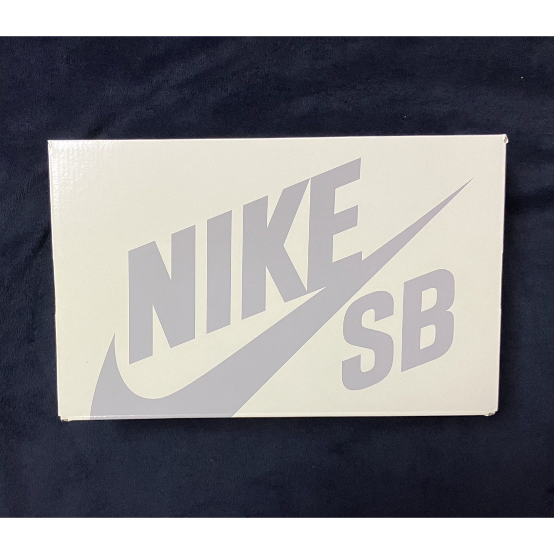 NIKE(ナイキ)のNIKE SB BLAZER LOW QS Doyenne 新品 未使用 ナイキ メンズの靴/シューズ(スニーカー)の商品写真