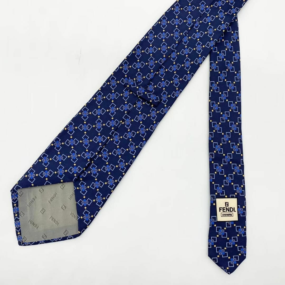 FENDI(フェンディ)のFENDI ネクタイ スクエア 総柄 ネイビー ブルー シルク100％ メンズのファッション小物(ネクタイ)の商品写真