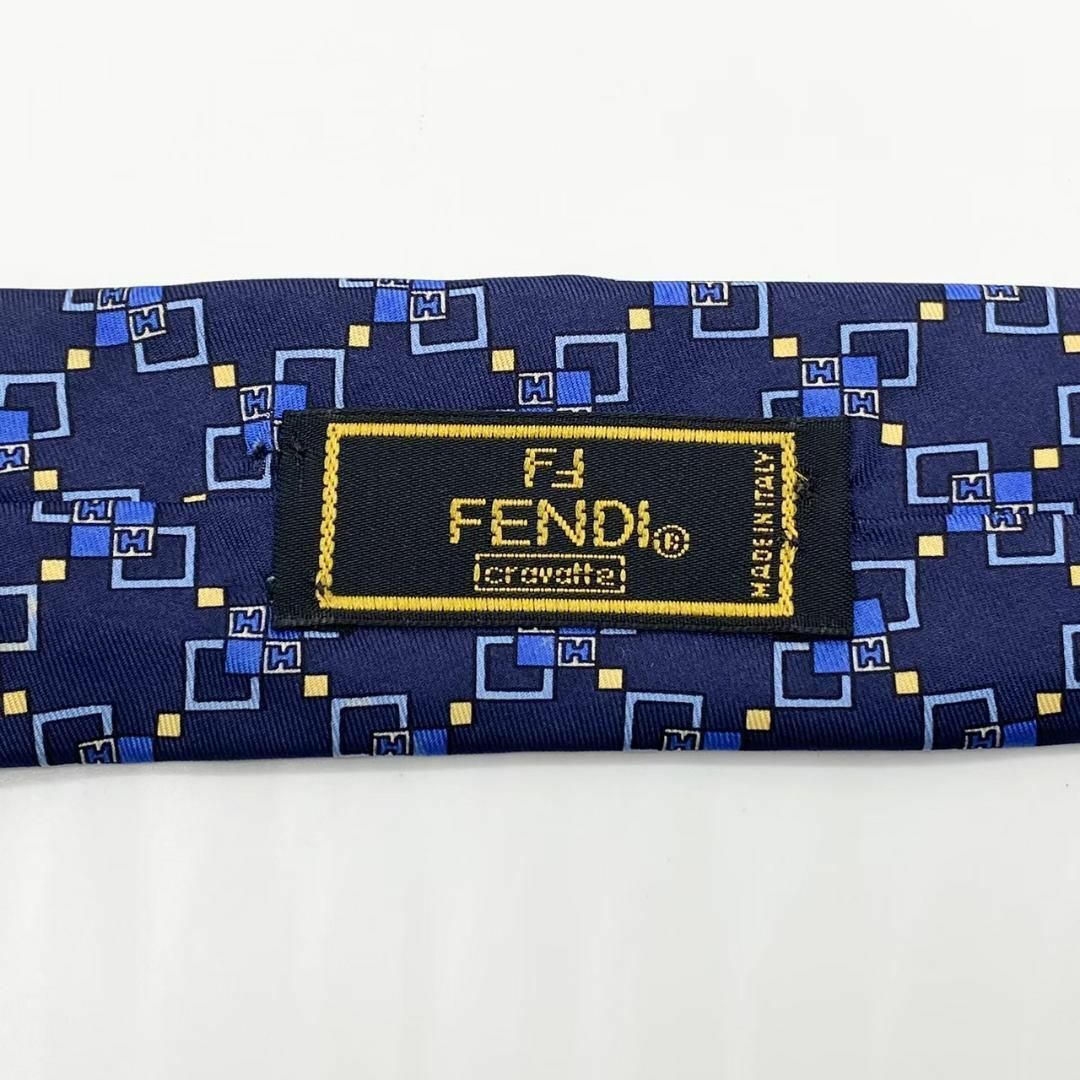 FENDI(フェンディ)のFENDI ネクタイ スクエア 総柄 ネイビー ブルー シルク100％ メンズのファッション小物(ネクタイ)の商品写真