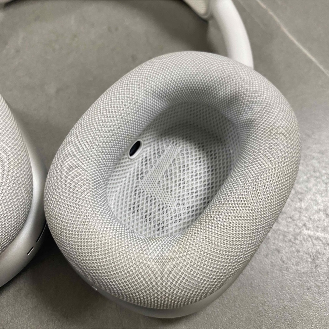 Apple(アップル)の【美品】AirPods Max シルバー 公式保証有り②　即日発送 スマホ/家電/カメラのオーディオ機器(ヘッドフォン/イヤフォン)の商品写真