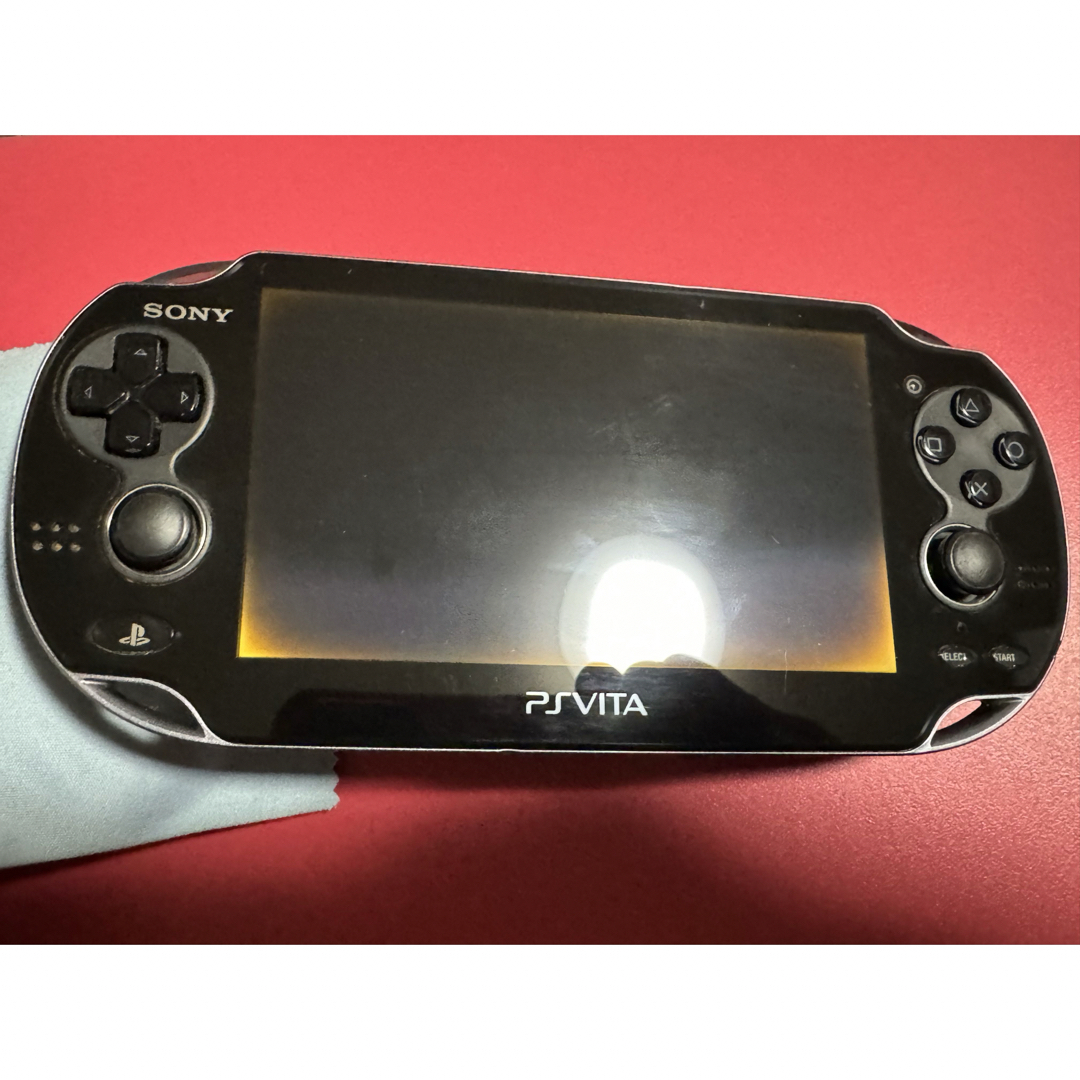 PlayStation Vita(プレイステーションヴィータ)のvita   クリスタルブラック　7番 エンタメ/ホビーのゲームソフト/ゲーム機本体(携帯用ゲーム機本体)の商品写真