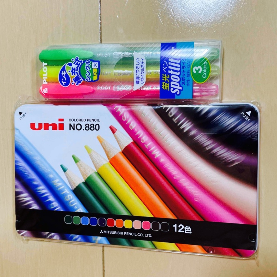 三菱鉛筆(ミツビシエンピツ)の色鉛筆　12色　蛍光ペン エンタメ/ホビーのアート用品(色鉛筆)の商品写真