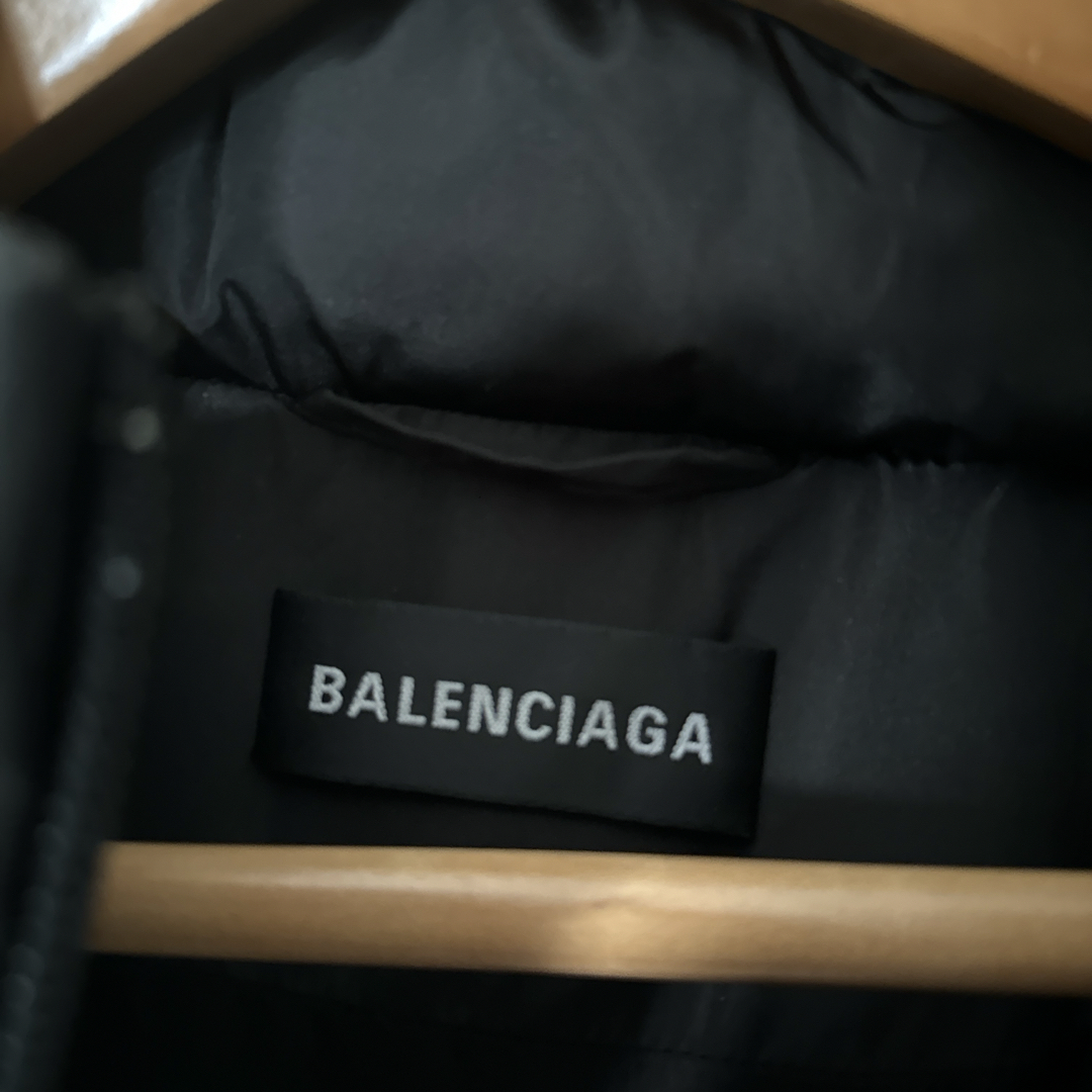 Balenciaga(バレンシアガ)の バレンシアガ★18AW バックロゴ中綿ウインドブレーカーコート メンズのジャケット/アウター(ダウンジャケット)の商品写真