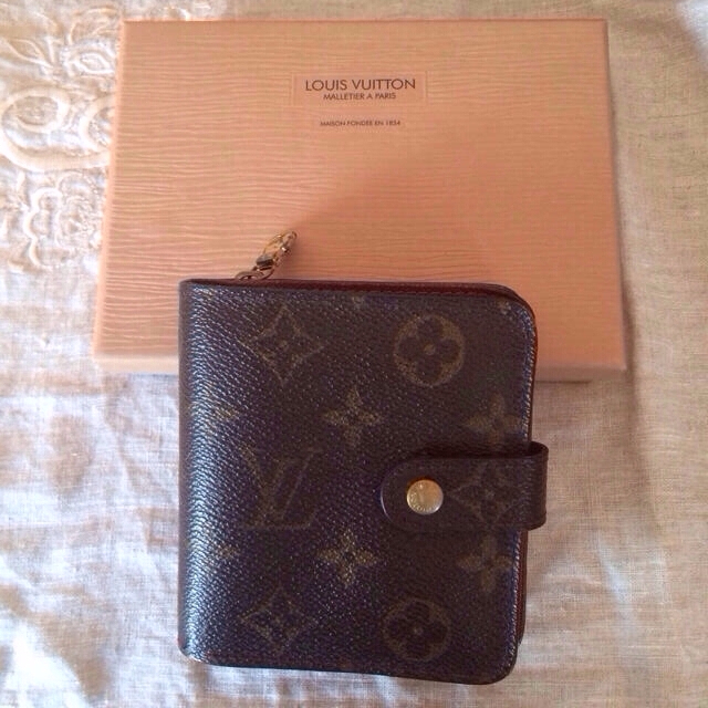 LOUIS VUITTON 財布