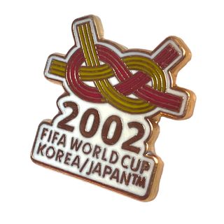 🔴2002年 FIFA サッカーWC日韓大会  記念ピンバッジ⭐️ 縁起物水引型(記念品/関連グッズ)