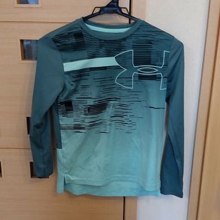 アンダーアーマー(UNDER ARMOUR)のアンダーアーマー ヒートギア 長袖Tシャツ140相当(Tシャツ/カットソー)