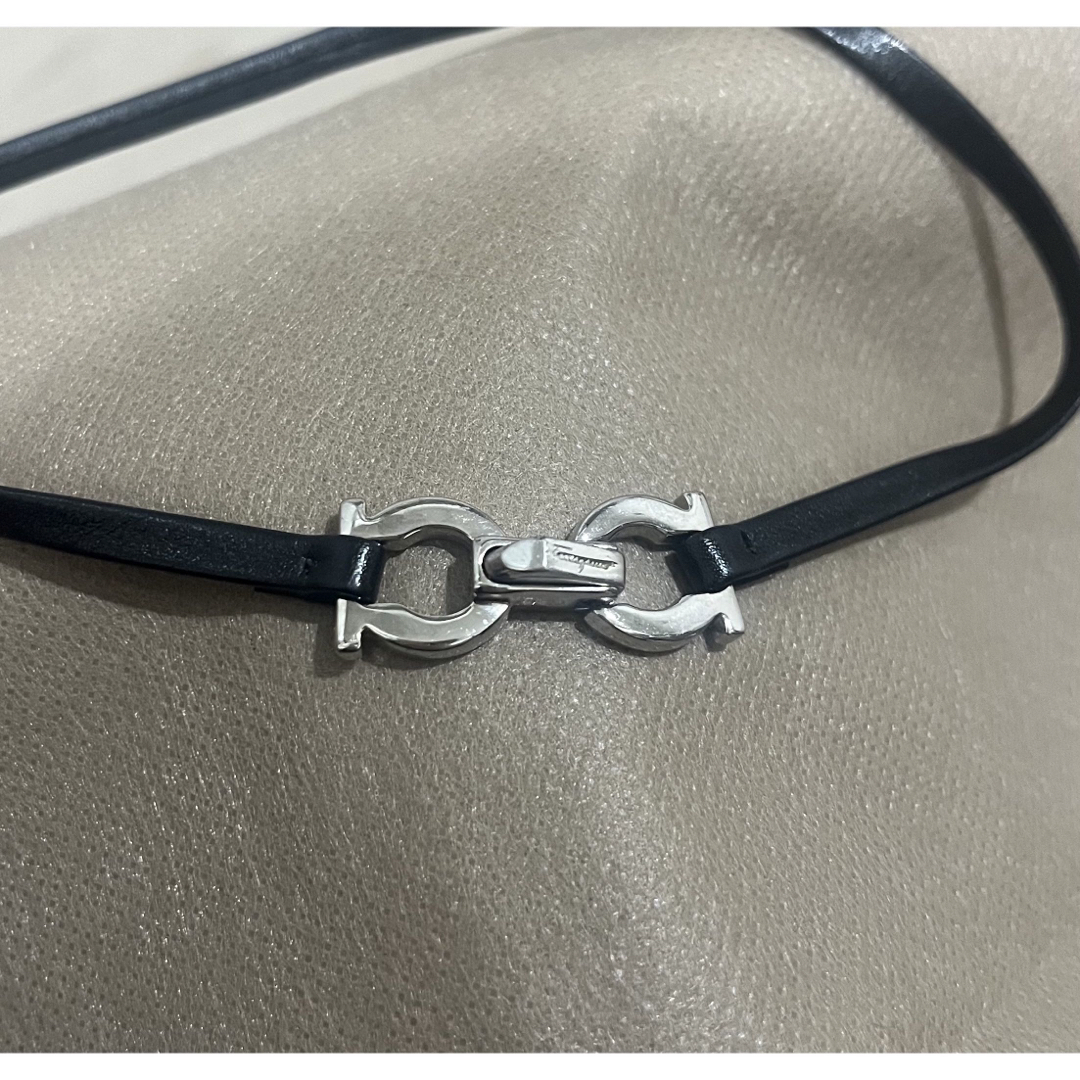 Salvatore Ferragamo(サルヴァトーレフェラガモ)のフェラガモ　ダブルラップブレスレット　レザー　美品 レディースのアクセサリー(ブレスレット/バングル)の商品写真