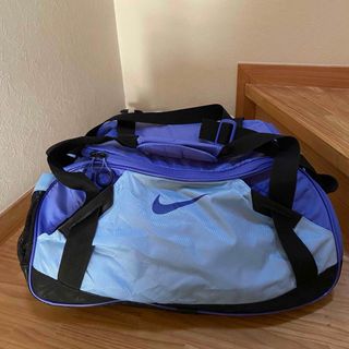 ナイキ(NIKE)のNIKE スポーツバッグ　ボール収納可(その他)