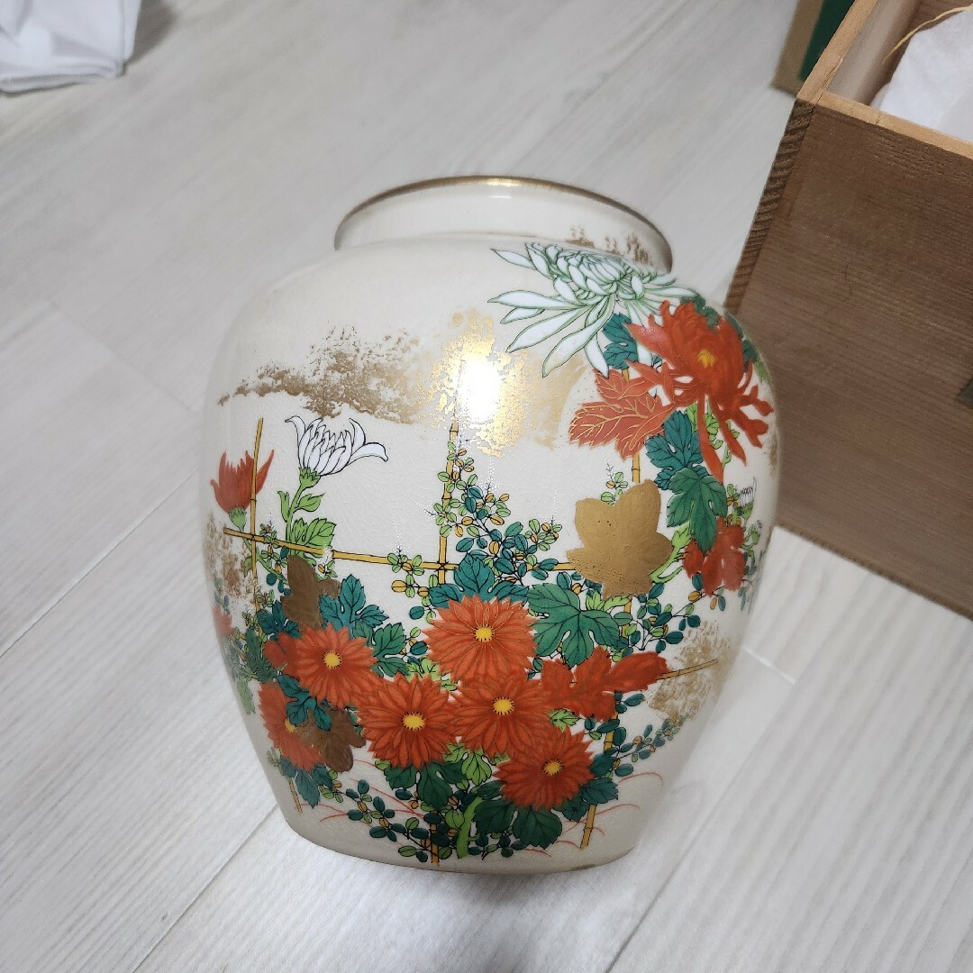 九谷焼　壺　　花瓶九谷焼